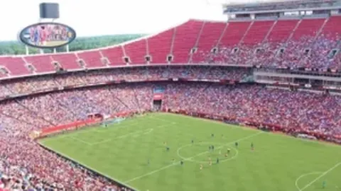 季新杰在2025年春季游泳锦标赛中勇夺男子200米自由泳金牌